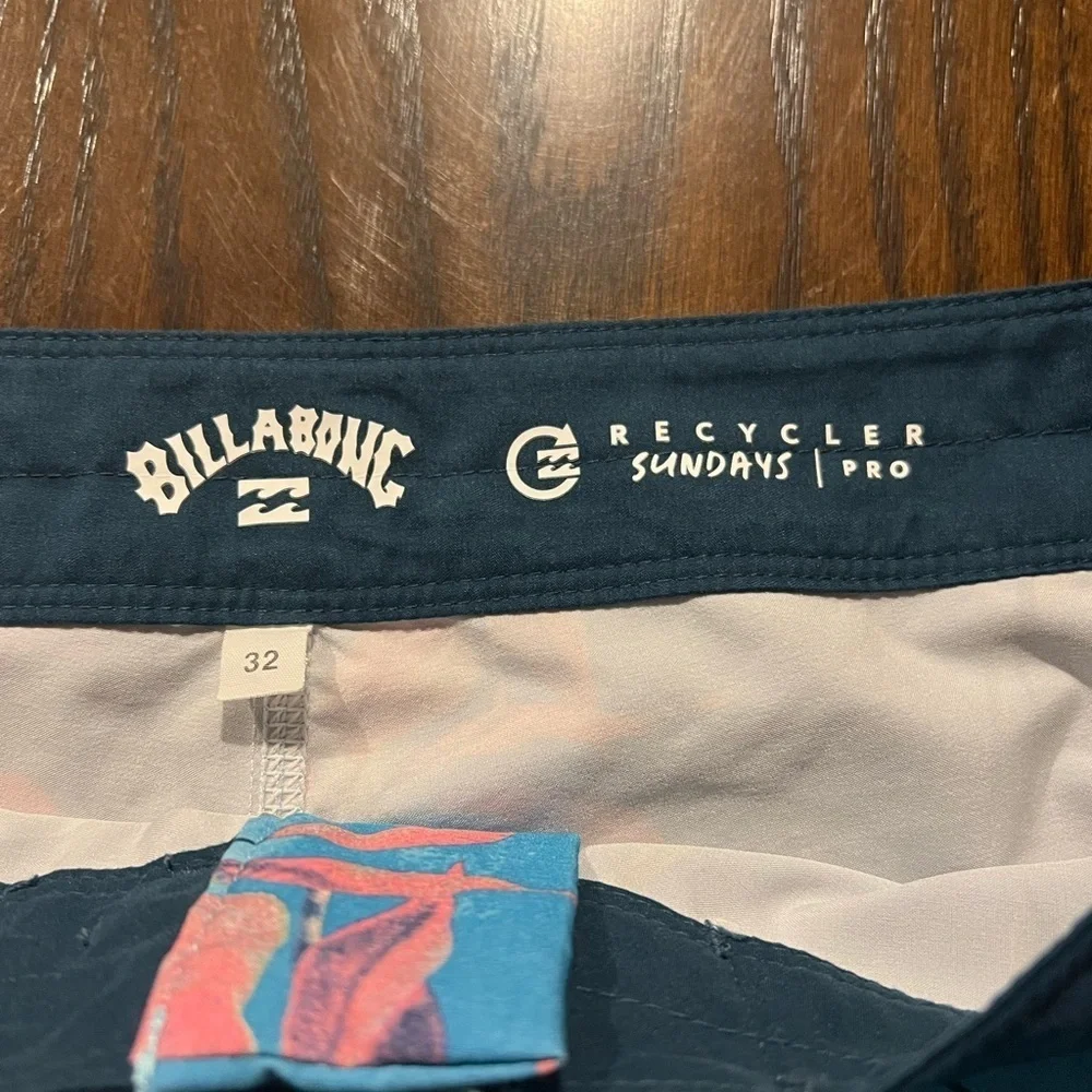Billabong Mens Sundays Pro Boardshorts 4 Way Performance Stretch Size 32 Hawaiin